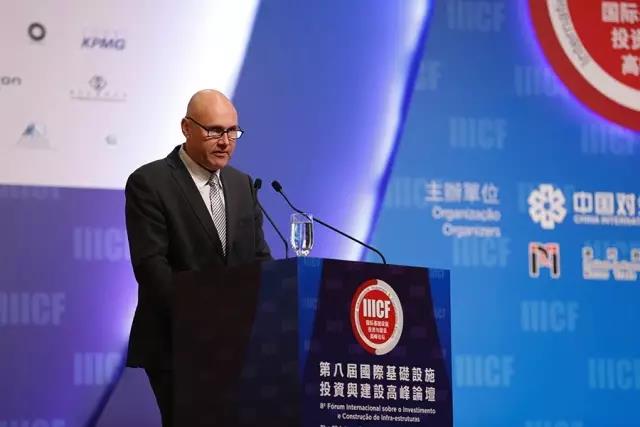 沃尔沃建筑设备公司高级副总裁Tomas Kuta作主旨演讲 沃尔沃建筑设备公司高级副总裁Tomas Kuta作主旨演讲